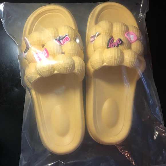 Yellow Bubble slides with or without charms. - Picture 2 of 3